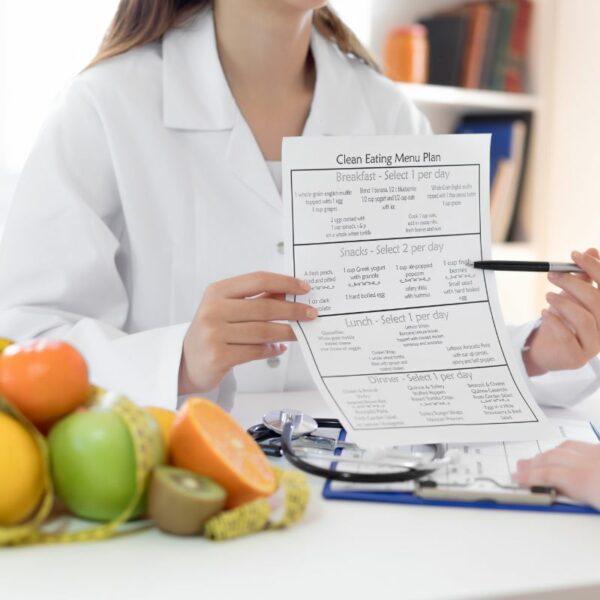 Image d'une intervention en nutrition animée par un professionnel de santé, proposée par ISBA Santé Prévention pour promouvoir une alimentation équilibrée.