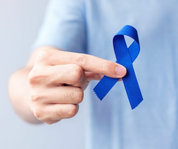 Mars Bleu illustrant l'importance du dépistage du cancer colorectal par ISBA Santé Prévention.
